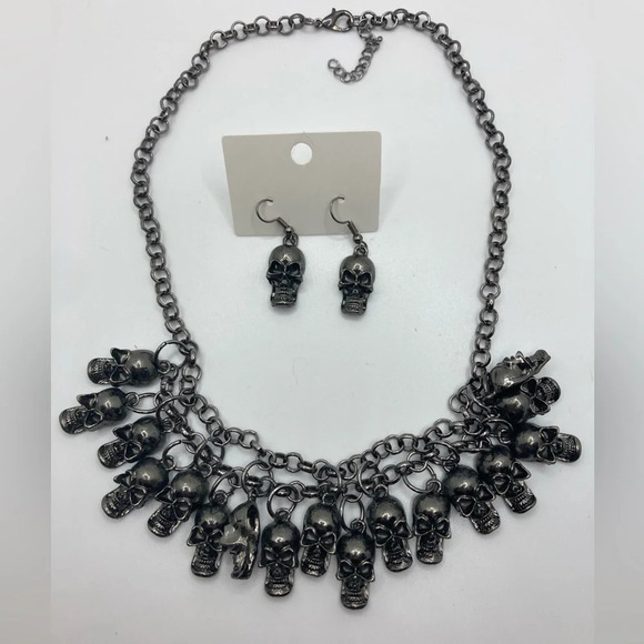 Skulls Halloween Necklace and Earrings Set New NWOT - Picture 4 of 4